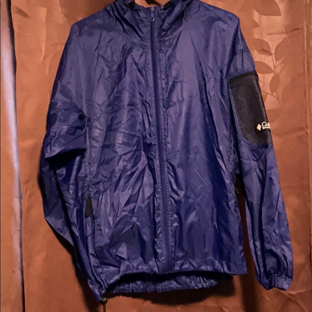Hooded rain jacket